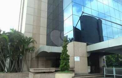 Imagem: O depósito possui 5 Vagas na garagem, 775m² de Área e está