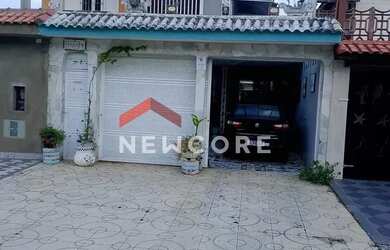 Imagem: A casa possui 3 Dormitórios, 3 Banheiros, 4 Vagas na garagem