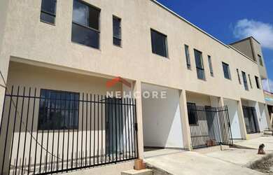 Imagem: A casa possui 3 Dormitórios, 1 Banheiro, 1 Vaga na garagem