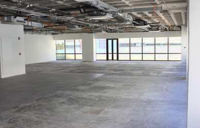 Imagem: O depósito possui 5 Vagas na garagem, 377m² de Área e está