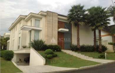 Imagem: A casa em condomínio possui 5 Dormitórios, 5 Banheiros, 4