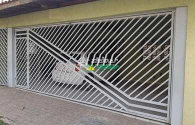 Imagem: A casa possui 2 Dormitórios, 3 Banheiros, 2 Vagas na garagem