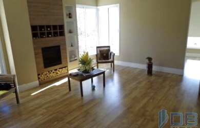 Imagem: A casa em condomínio e possui Dormitórios, Suítes, Banheiros