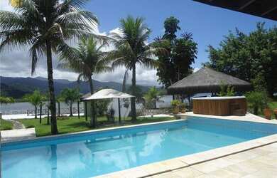 Imagem: A casa em condomínio possui 5 Dormitórios, 5 Banheiros, 5