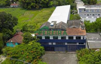 Imagem: O depósito possui 5 Vagas na garagem, 2.400m² de Área e