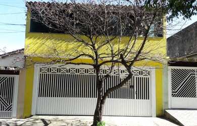 Imagem: A casa possui 3 Dormitórios, 3 Banheiros, 3 Vagas na garagem