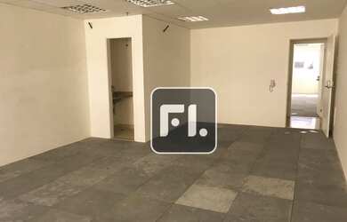 Imagem: O depósito possui 1 Vaga na garagem, 43m² de Área e está