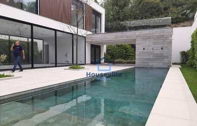 Imagem: A casa em condomínio possui 5 Dormitórios, 5 Banheiros, 5