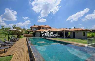 Imagem: A casa em condomínio possui 5 Dormitórios, 5 Banheiros, 5