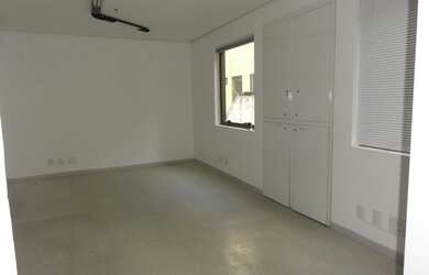 Imagem: O depósito possui 1 Vaga na garagem, 34m² de Área e está