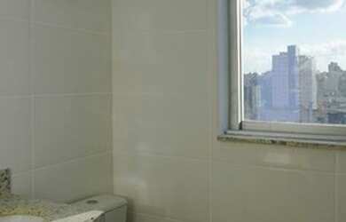 Imagem: O depósito possui 1 Vaga na garagem e 67m² de Área e está