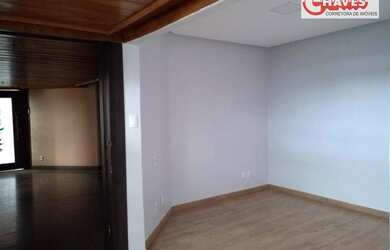 Imagem: O depósito possui 2 Vagas na garagem, 190m² de Área e está