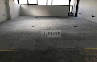 Imagem: O depósito possui 3 Vagas na garagem, 75m² de Área e está