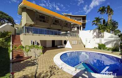 Imagem: A casa em condomínio possui 4 Dormitórios, 5 Banheiros, 4