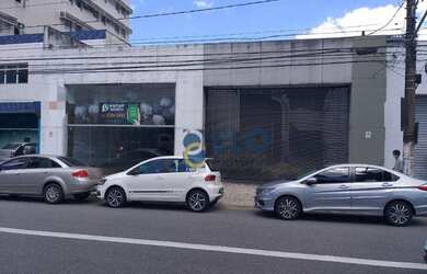 Imagem: O depósito possui 5 Vagas na garagem e 530m² de Área e está