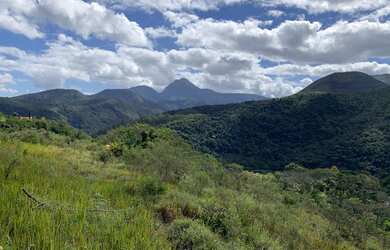 Imagem: O terreno possui 6.383m² de Área e está localizado em Cuiabá