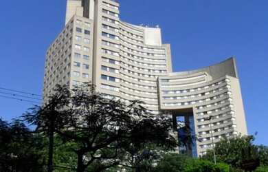 Imagem: O depósito possui 5 Vagas na garagem, 212m² de Área e está