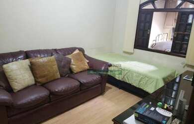 Imagem: A casa possui 2 Dormitórios, 2 Banheiros, 3 Vagas na garagem