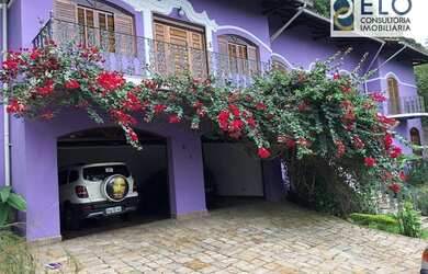 Imagem: A casa em condomínio possui 4 Dormitórios, 2 Banheiros, 3