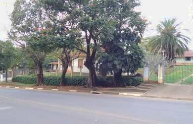 Imagem: O apartamento possui 3 Dormitórios, 1 Banheiro, 2 Vagas na