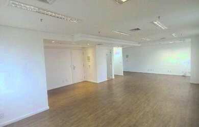 Imagem: O depósito possui 2 Vagas na garagem e 62m² de Área e está