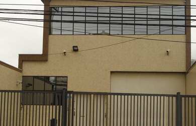 Imagem: O depósito possui 5 Vagas na garagem, 740m² de Área e está