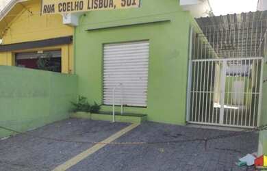 Imagem: O depósito possui 2 Vagas na garagem, 157m² de Área e está