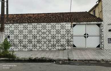 Imagem: A casa possui 2 Dormitórios, 1 Banheiro, 2 Vagas na garagem