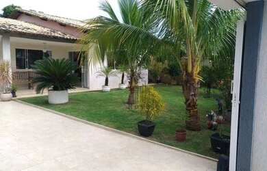 Imagem: A casa possui 4 Dormitórios, 3 Banheiros, 5 Vagas na garagem