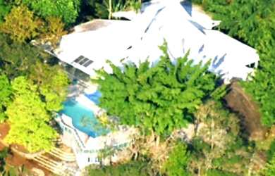 Imagem: A casa possui 3 Dormitórios, 5 Banheiros, 40000m² de Área