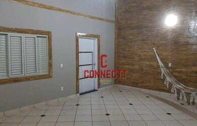 Imagem: A casa possui 3 Dormitórios, 1 Banheiro, 2 Vagas na garagem