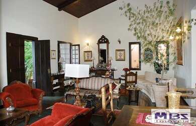 Imagem: A casa em condomínio possui 3 Dormitórios, 5 Banheiros e 360m²