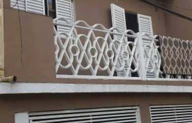 Imagem: A casa possui 5 Dormitórios, 3 Banheiros, 2 Vagas na garagem