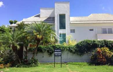 Imagem: A casa em condomínio possui 4 Dormitórios, 2 Banheiros e 500m²