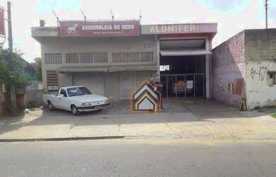 Imagem: O depósito possui 2 Vagas na garagem, 350m² de Área e está