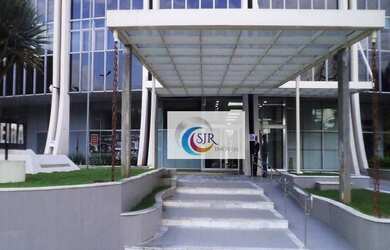 Imagem: O depósito possui 5 Vagas na garagem e 560m² de Área e está