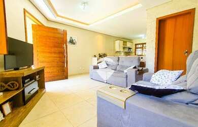 Imagem: A casa possui 2 Dormitórios, 4 Banheiros, 4 Vagas na garagem