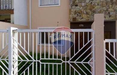 Imagem: A casa possui 3 Dormitórios, 3 Banheiros, 2 Vagas na garagem