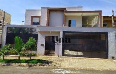 Imagem: A casa possui 4 Dormitórios, 5 Banheiros, 498m² de Área e