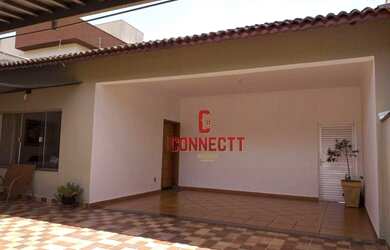 Imagem: A casa possui 3 Dormitórios, 2 Banheiros, 5 Vagas na garagem