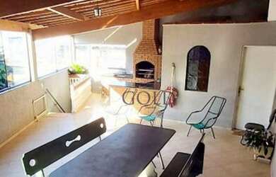 Imagem: A casa possui 3 Dormitórios, 4 Banheiros, 5 Vagas na garagem