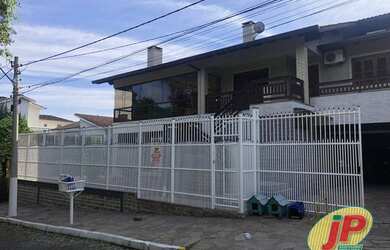 Imagem: A casa em condomínio possui 2 Dormitórios, 4 Banheiros, 3