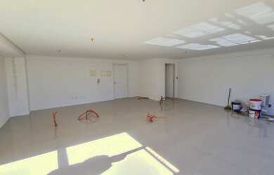 Imagem: O depósito possui 1 Vaga na garagem, 62m² de Área e está