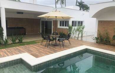 Imagem: A casa possui 4 Dormitórios, 3 Banheiros, 5 Vagas na garagem