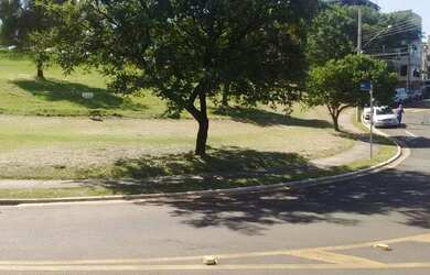 Imagem: O terreno à venda possui 1018m² de Área e está localizado