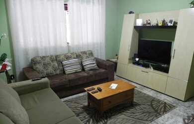 Imagem: A casa possui 3 Dormitórios, 1 Banheiro, 1 Vaga na garagem