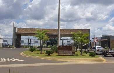 Imagem: A casa em condomínio possui 3 Dormitórios, 2 Banheiros, 4