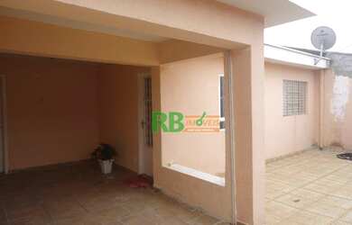 Imagem: A casa possui 2 Dormitórios, 1 Banheiro, 2 Vagas na garagem