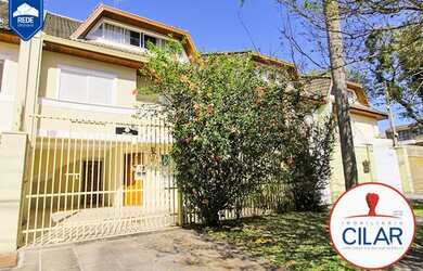 Imagem: A casa possui 4 Dormitórios, 5 Banheiros, 3 Vagas na garagem