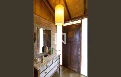 Imagem: A casa em condomínio possui 3 Dormitórios, 3 Banheiros, 2